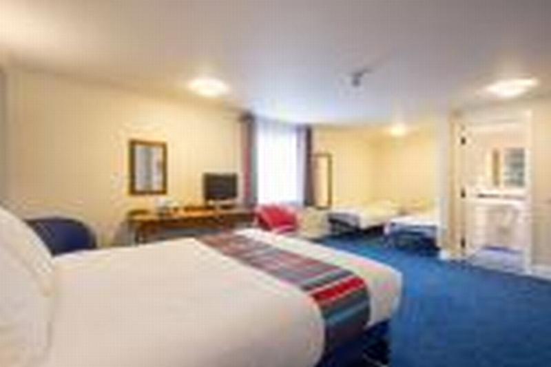 Travelodge Cardiff Airport Barry Eksteriør billede